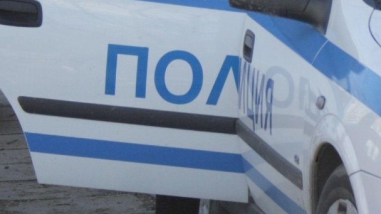 Задържаха 19-годишен, мамил възрастни хора в Сливен