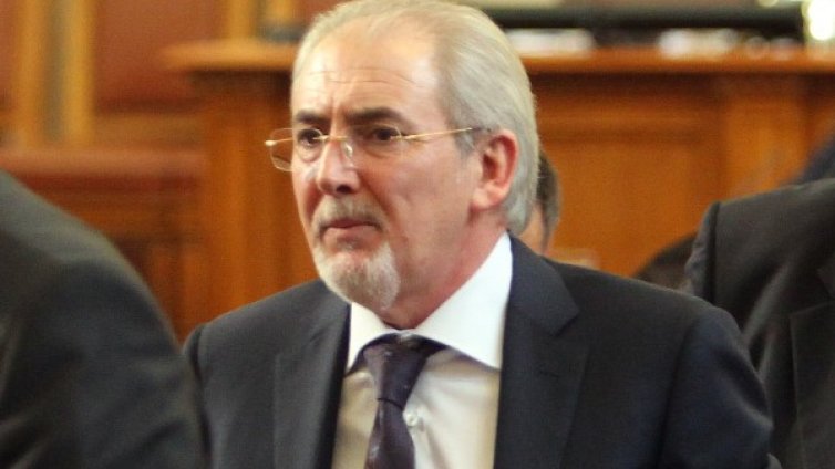 ЕК не oценява само сегашния кабинет, вярва Местан 