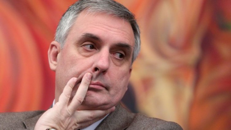 Калфин: Промени в България ще има, когато хората ги наложат