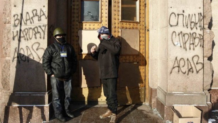 Окупираха административни сгради в Украйна