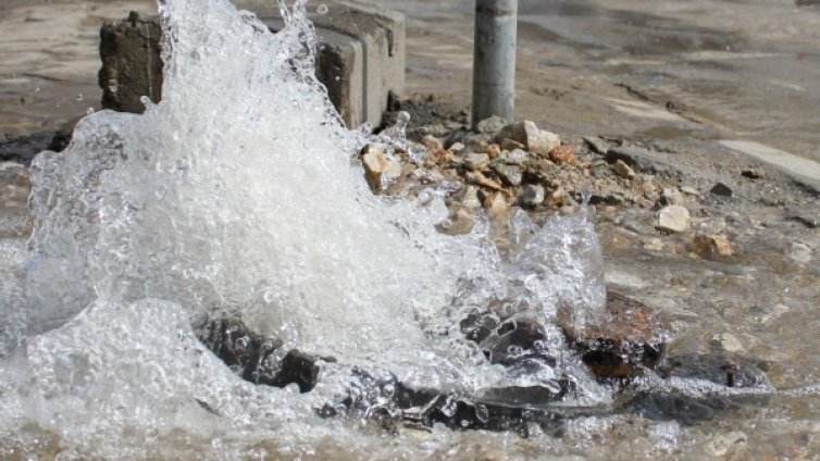 Временно спират водата в части от София на 27 януари