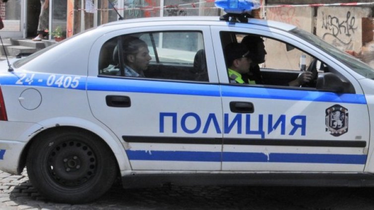 Откриха убит мъж в двора на къщата му