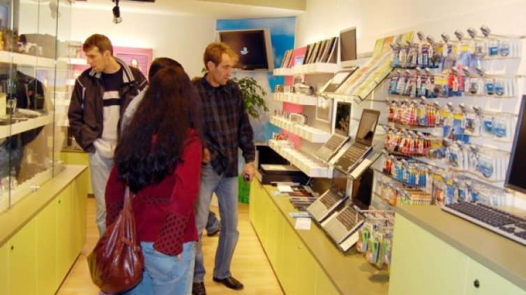 Теглим кредити и купуваме все по-скъпа техника