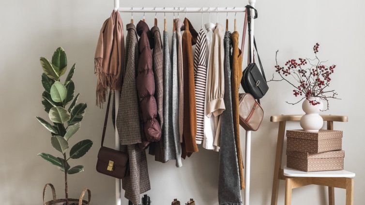 Капсулен гардероб за празниците &ndash; лесни визии за всеки повод