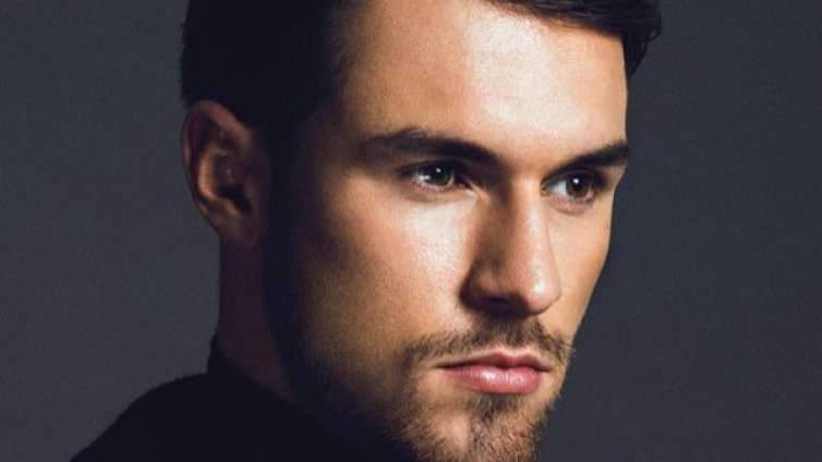 Футболист на "Арсенал" стана модел 