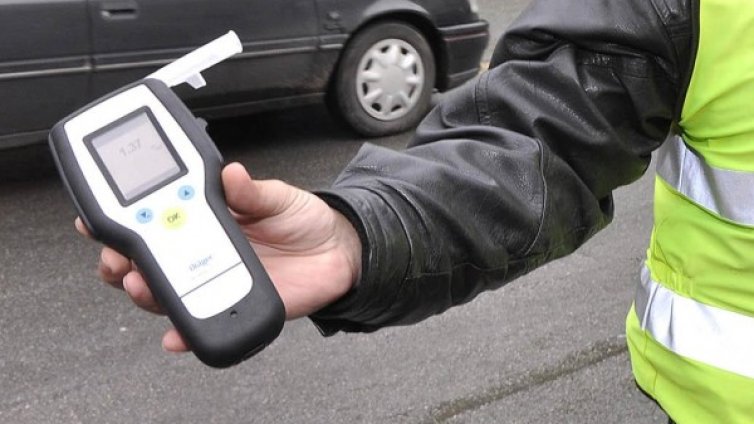 Шофьор почина при удар в автобус