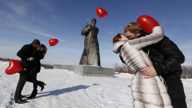 Милиони сперматозоиди, а успява само един