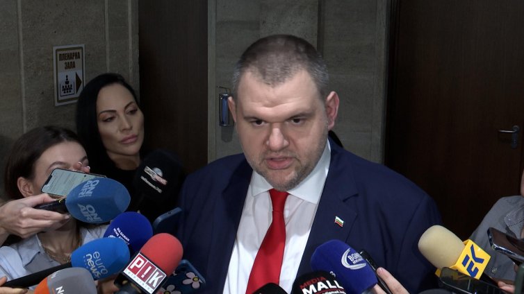 Пеевски: Няма да позволя някой, който се е изтропосал на жълтите павета, да дели хората