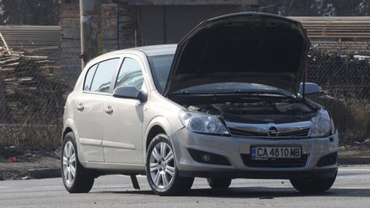 Ремонтираш кола пред блока - глоба 1000 лв.