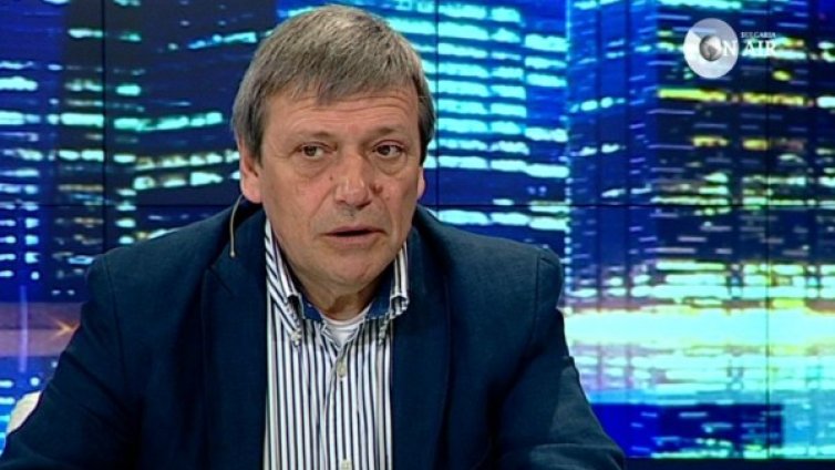Политиката на БСП e все по-наляво, твърди Красен Станчев