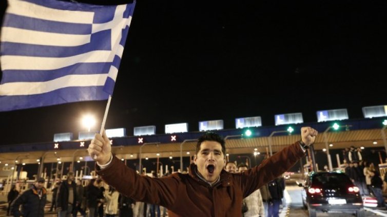 Гърците на протест срещу по-високите магистрални такси