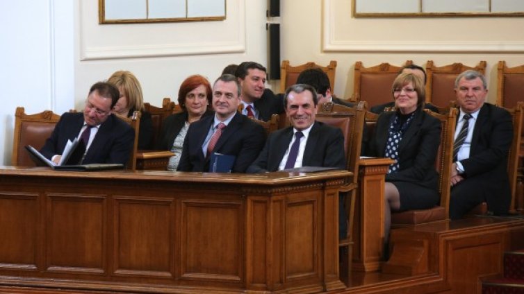 5 часа дебати по вота - критики в цифри и без силни оратори 