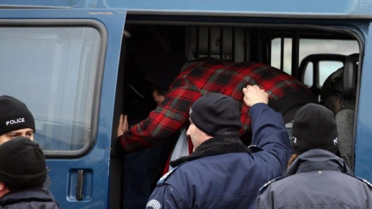 Задържаха шестима за кражби и дрога в Кърджали