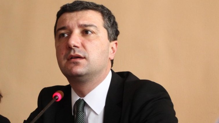 Стойнев: Европа сама поставя пречки пред индустрията си