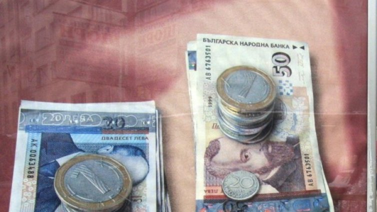 За да не скача осигурителната вноска, трябва да скочат заплатите 