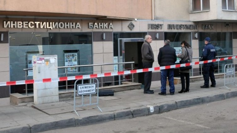 До 200 бона отмъкнали обирджиите на банковия клон