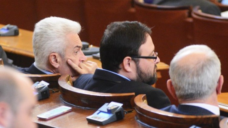 "Атака" се репчи, ГЕРБ в страх, БСП и ДПС тушират търканията"