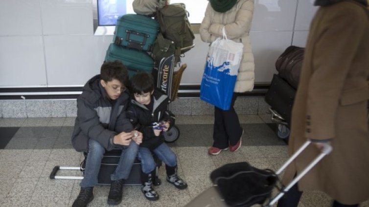 Почти 7 млн. души преминали през българските летища миналата година