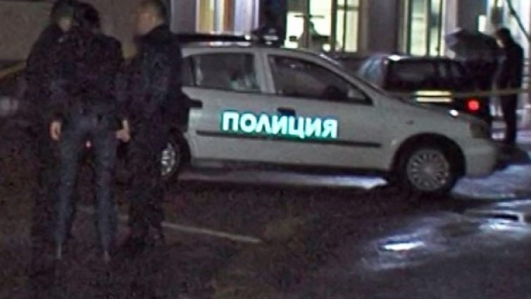 Клиент вилня в банков клон, заплаши служители с нож