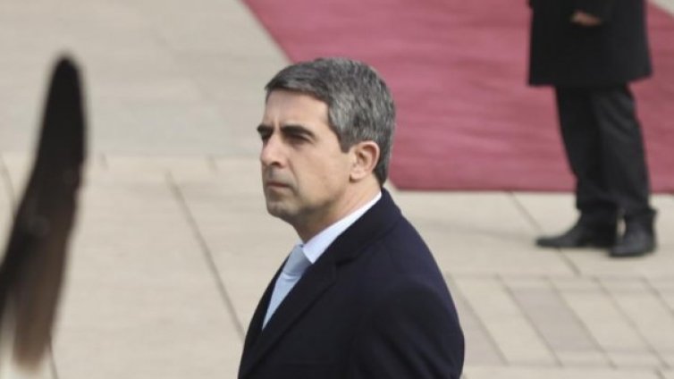 Президент и министър зоват да се защитят българите в Украйна 