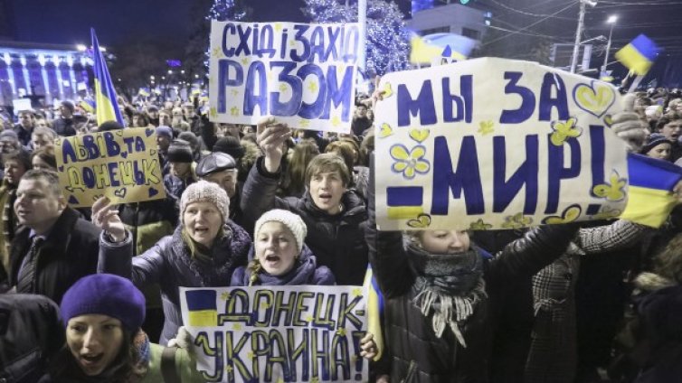 Украинската милиция изгони окупаторите от областната управа в Донецк 