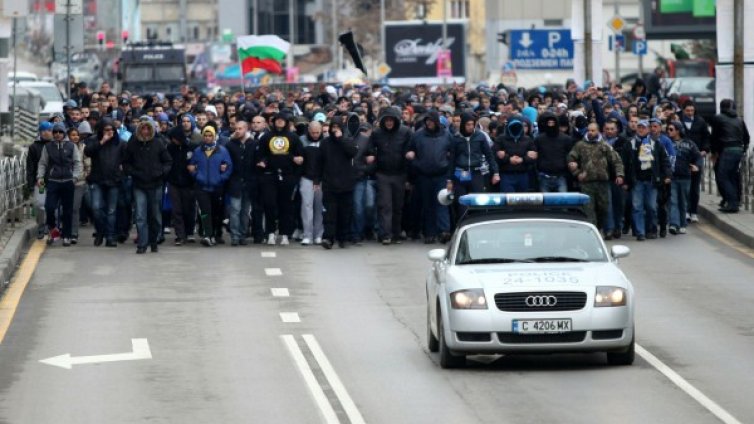 Преди дербито: Синьо-червена радост!