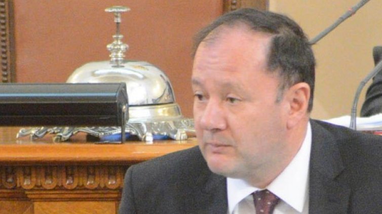 Депутатите няма да замразяват заплатите си