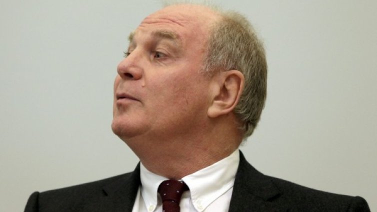 Затвор грози Ули Хьонес