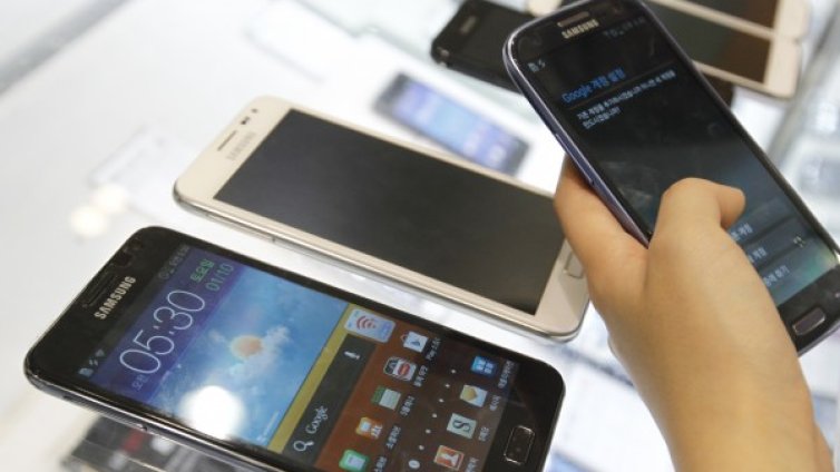 До 2-3 години половината българи &ndash; със смартфони