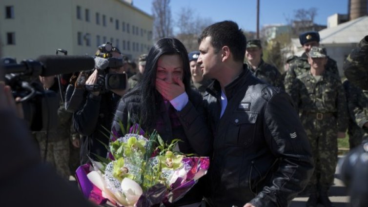 Сватба в авиобазата Белбек часове преди да я завземат проруски военни