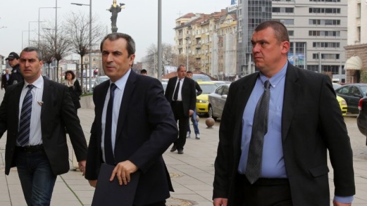 Премиерът между "Да" и "Не" за евросанкции срещу Русия