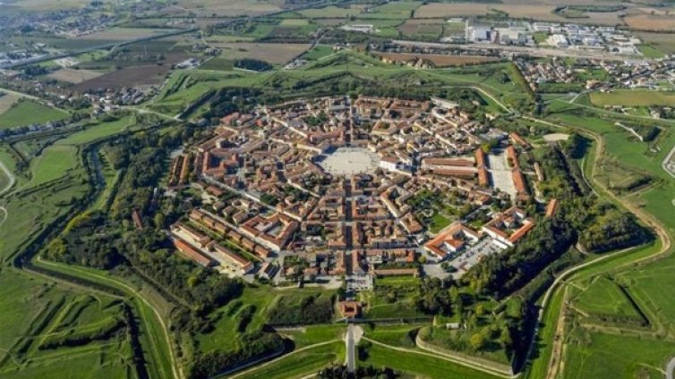 Уникалният град-крепост Палманова 