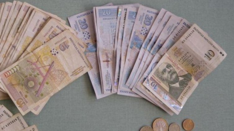 Данъчните в София ще работят и в събота