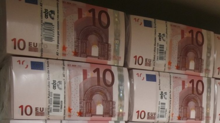 ЕК: Не може да спрем европейските фондове на основа на докладите 