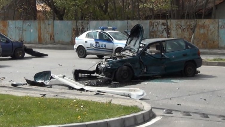 Жестока катастрофа затвори надлез в Пловдив