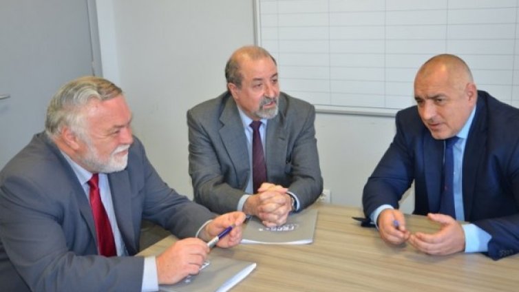 Борисов подписа партньорство с две партии
