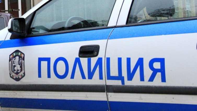 Четирима от фирма за "бързи кредити" бият мъж за пари