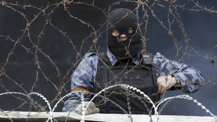 Проруските демонстранти в Донецк създават "народна армия"