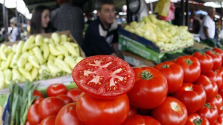 Проверяват зарзавата по пазарите основно по документи