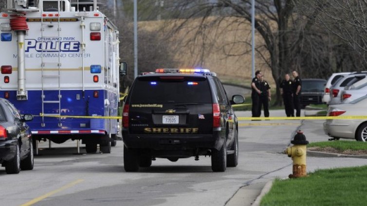 Мъж уби трима в два еврейски центъра в Канзас