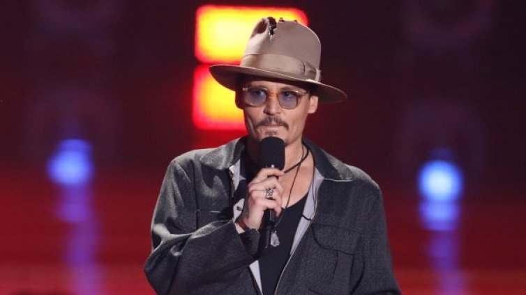 Джони Деп носи скъсана шапка &ndash; секси или не?