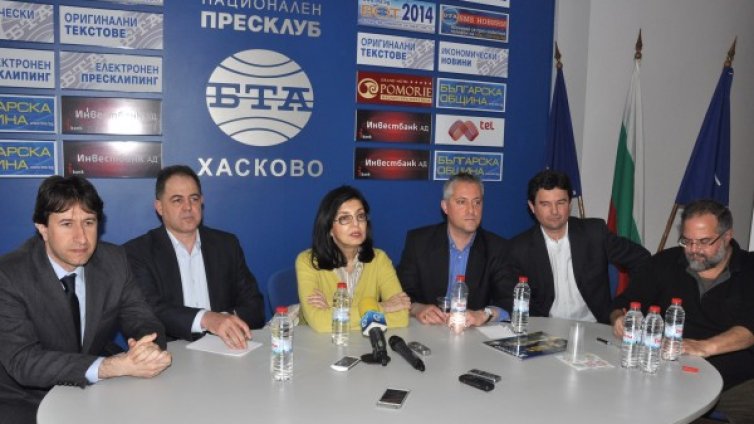 Скандалът с личните данни е димка, убедена е Кунева