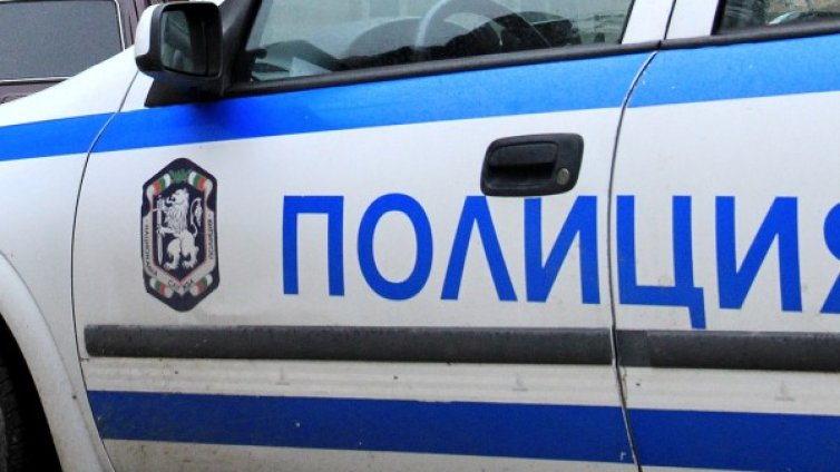 Петима в ареста за непристойно поведение