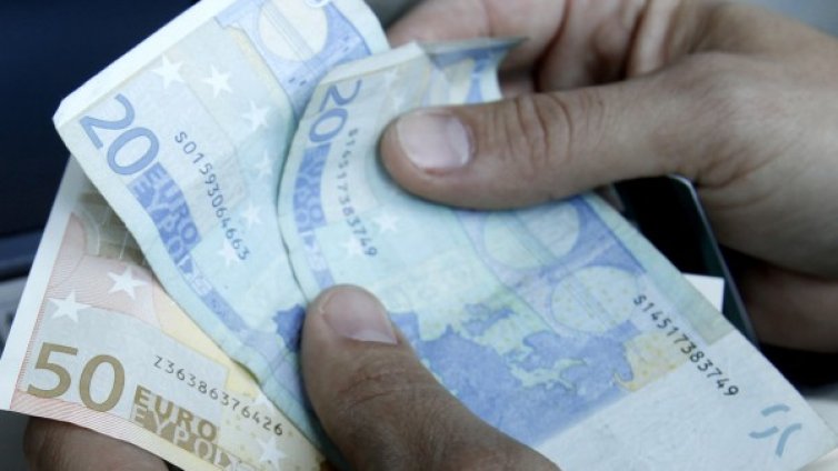 Пращат в затвора две българки, свили портмоне в магазин в Ирландия 