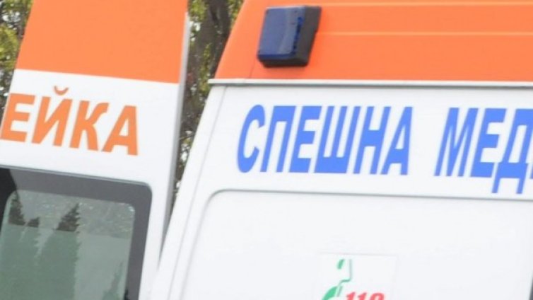 Мъж намушка приятелката си с нож