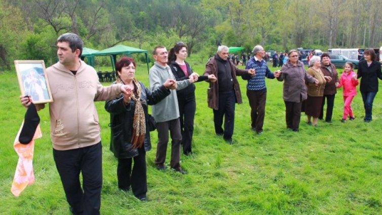 "Хоро на мъртвите" под Алботинския манастир 