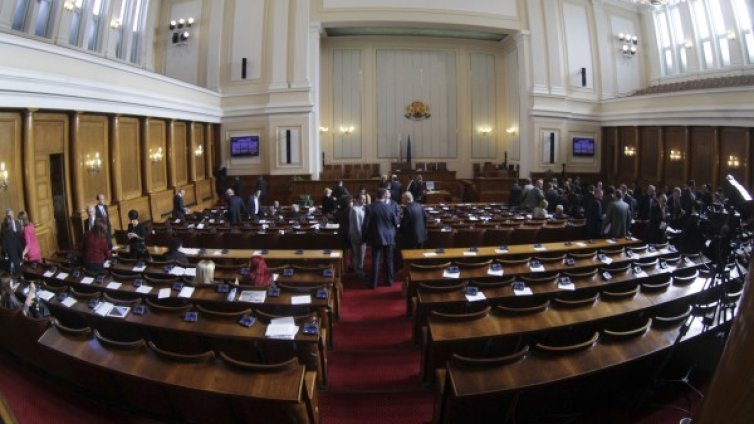 Депутатите ни прекарали общо 671 дни в чужбина по работа