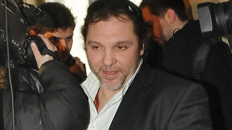 Баретата се появи с два бастуна в съда 