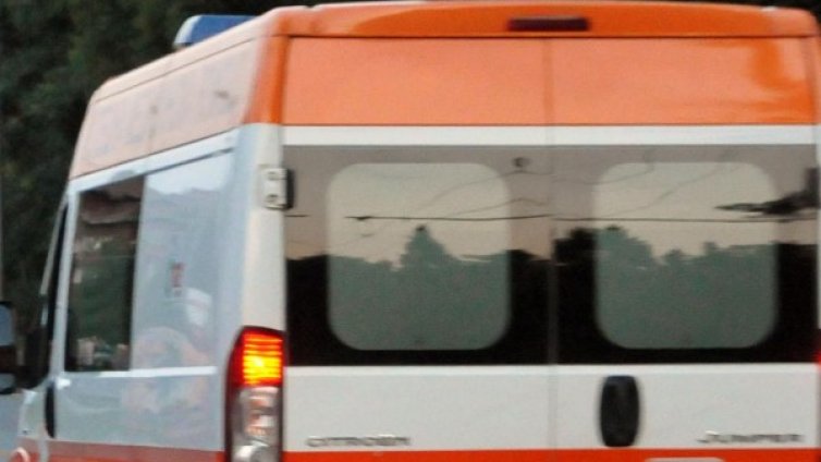 Осъждан наръга във врата управител на бар в Правец