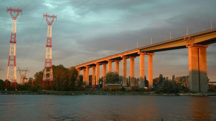 Жена оцеля при опит за самоубийство от Аспаруховия мост